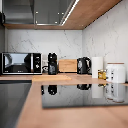 Lo-lo Apartment *