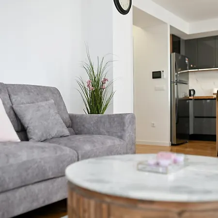 Apartment Lo-lo *