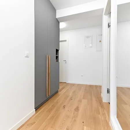 Lo-lo Apartment