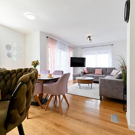 Apartment Lo-lo *