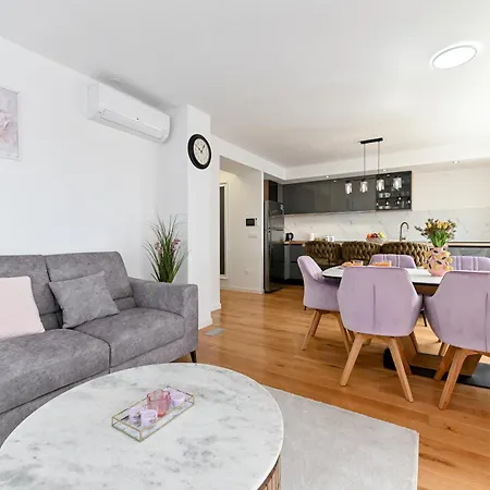 Apartment Lo-lo *